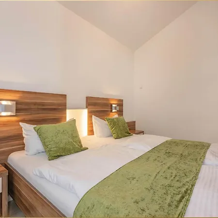 Haus Ostseekristall Smaragd * ツィノヴィッツ