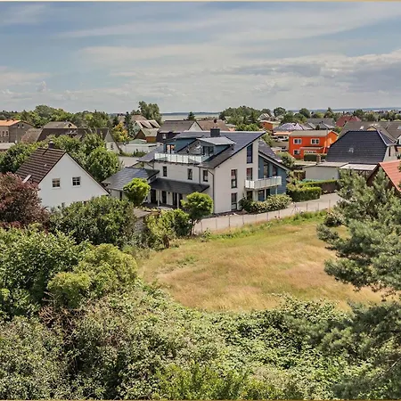 Haus Ostseekristall Smaragd * ツィノヴィッツ